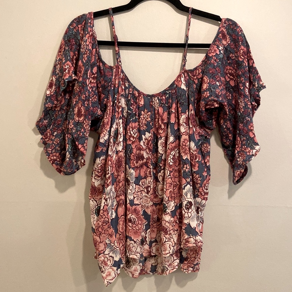 Billabong floral off shoulder flowy top 💗